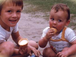 Matthijs samen met zijn broer Ruben